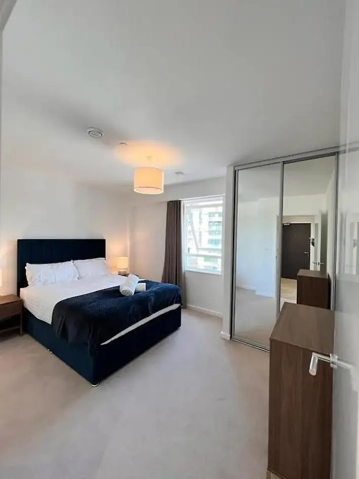 Spacious Modern 1-Bedroom Apartment In London Catford - Excellent Transport Links - Ideal For Long Stays